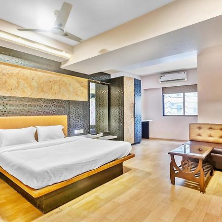 Oyo Flagship 83396 Hotel Vinyasa Residency Мумбаи Экстерьер фото