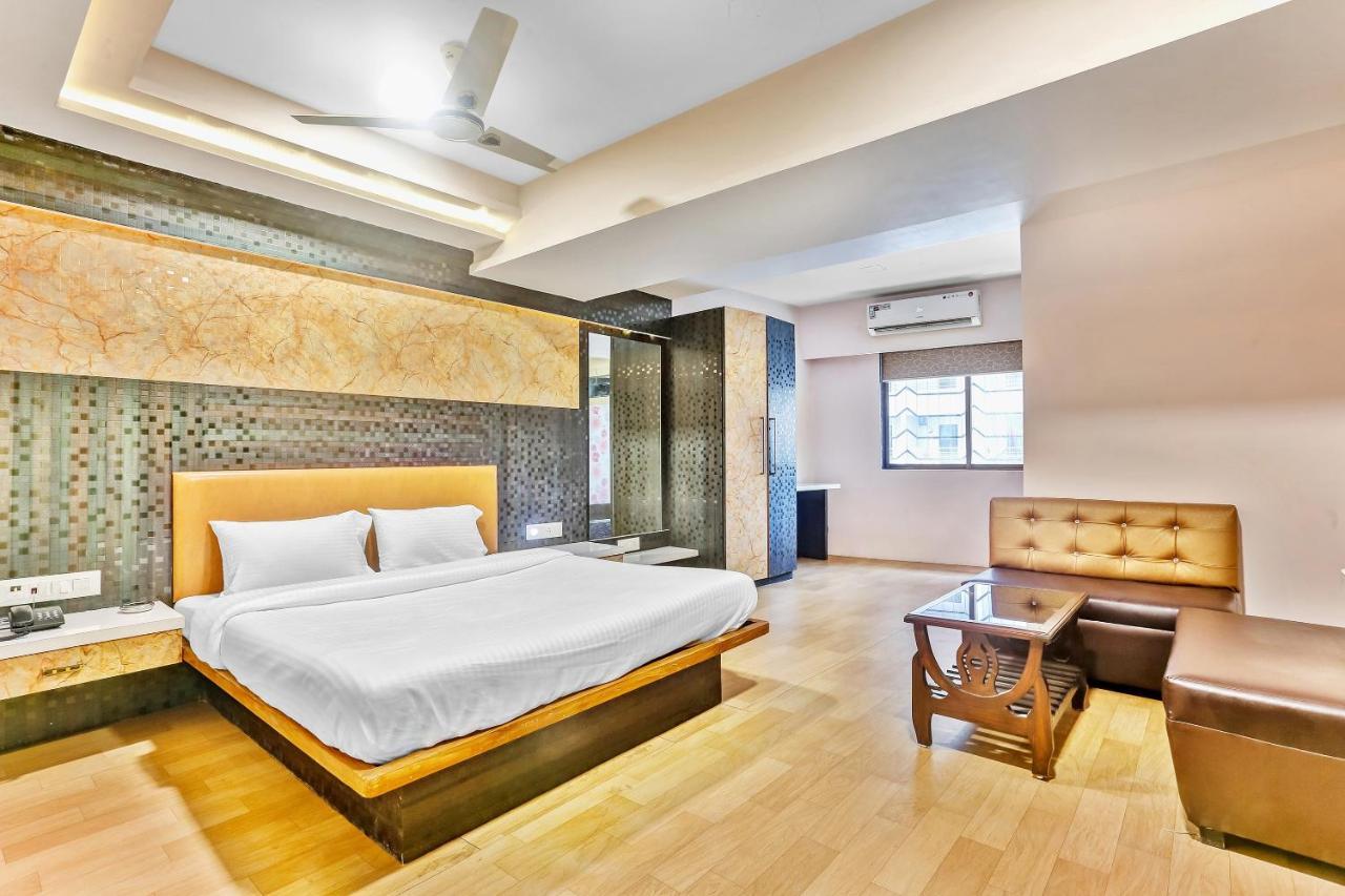 Oyo Flagship 83396 Hotel Vinyasa Residency Мумбаи Экстерьер фото