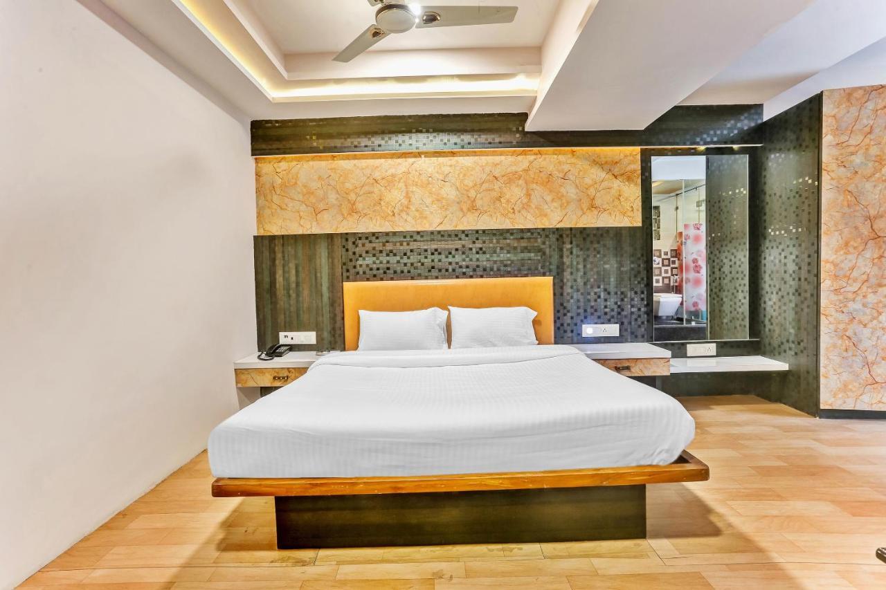Oyo Flagship 83396 Hotel Vinyasa Residency Мумбаи Экстерьер фото
