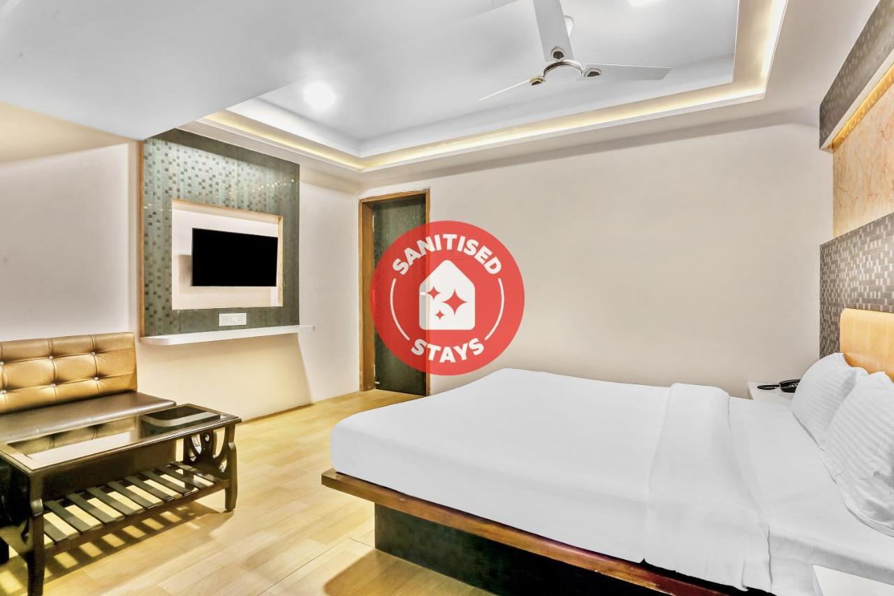 Oyo Flagship 83396 Hotel Vinyasa Residency Мумбаи Экстерьер фото