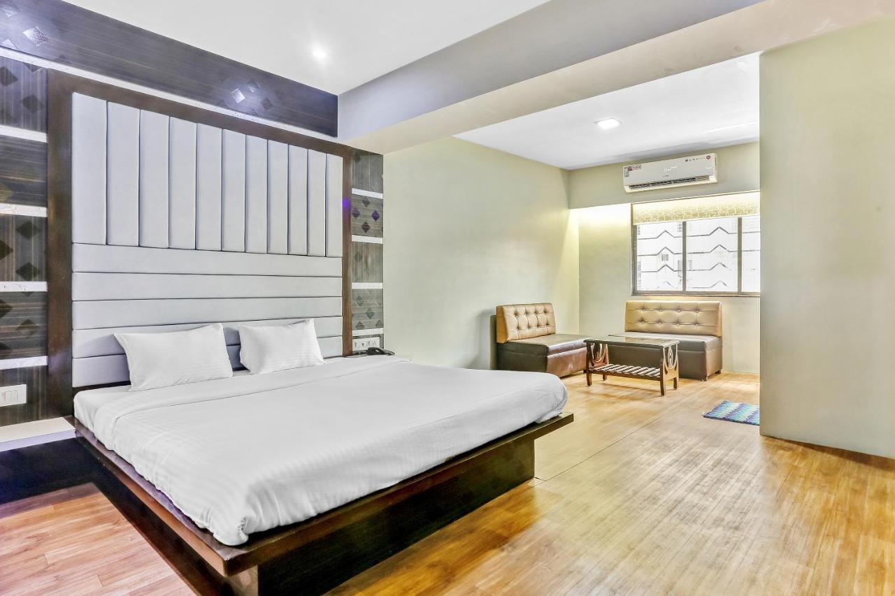 Oyo Flagship 83396 Hotel Vinyasa Residency Мумбаи Экстерьер фото